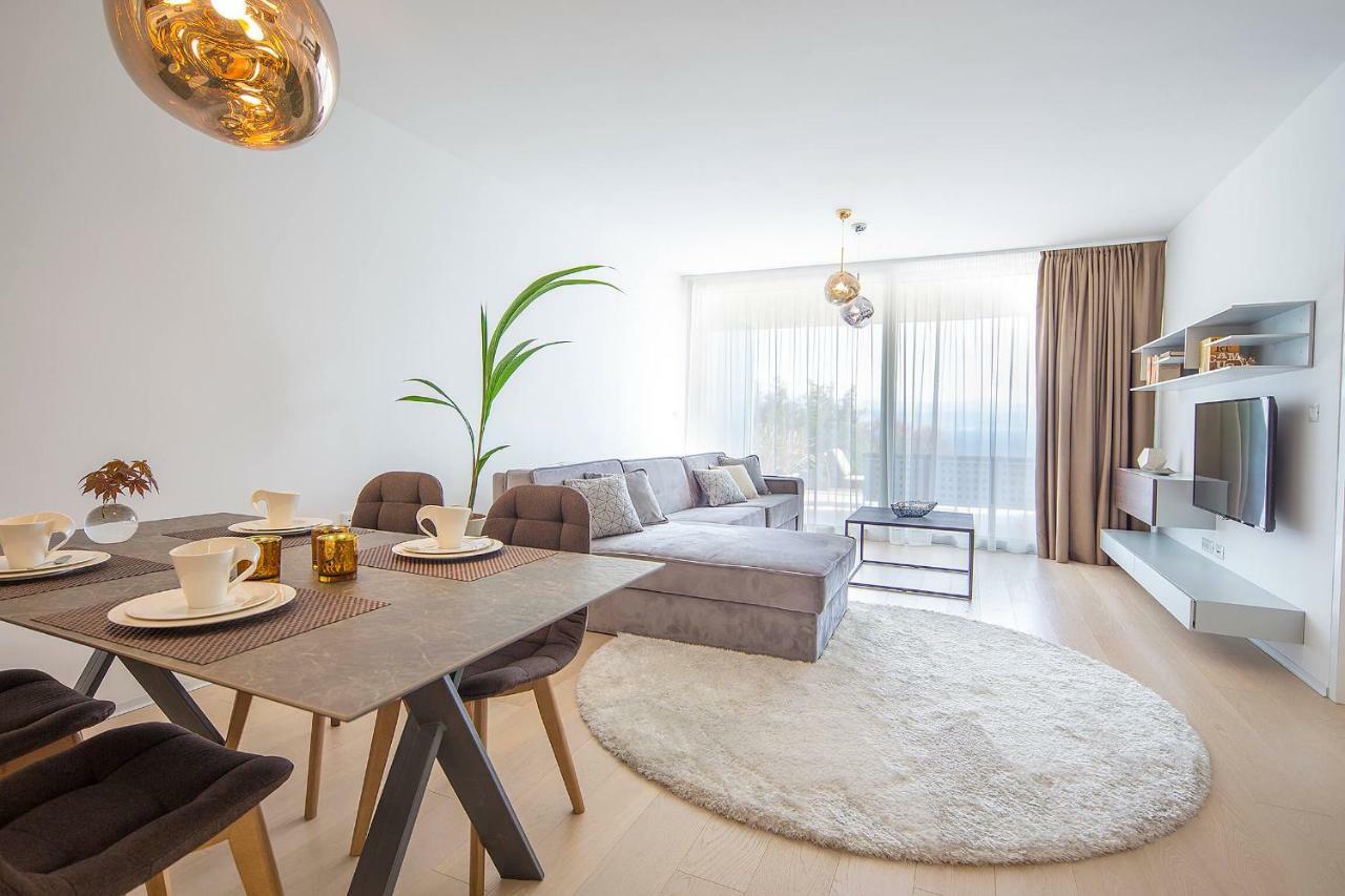 Apartment Deluxe *